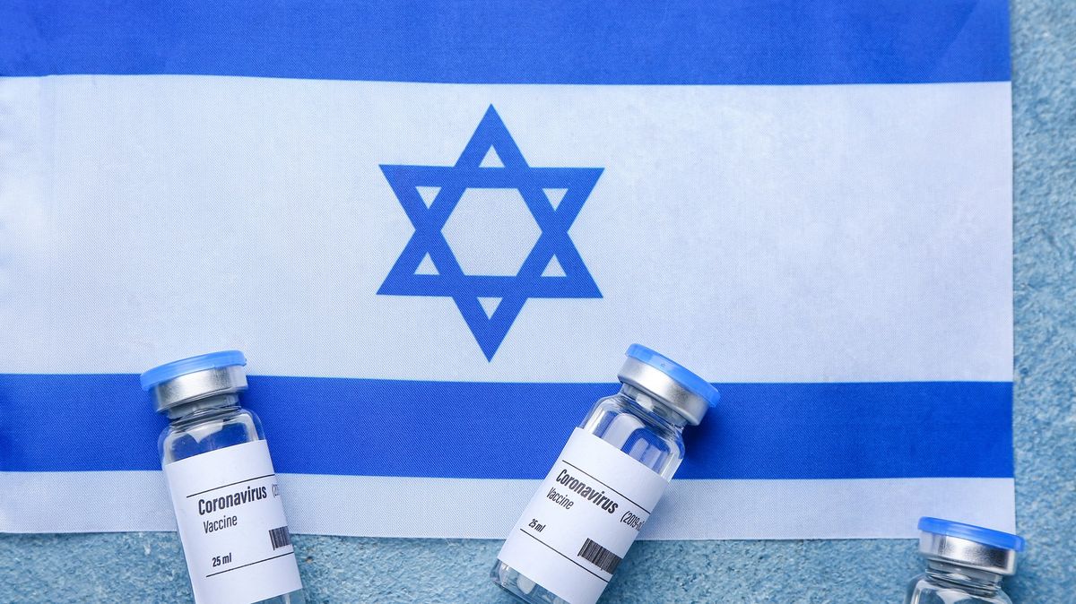 V Izraeli se šíří varianta delta. Vakcína od Pfizeru je vůči ní slabší